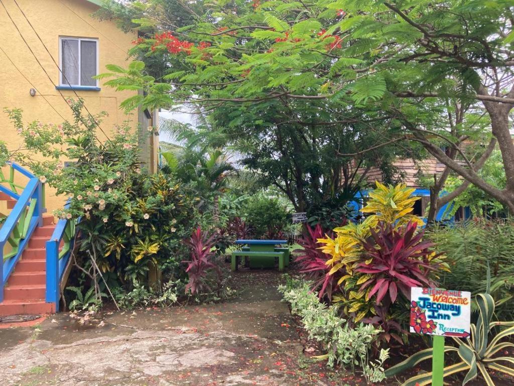 Jacoway Inn Calibishie Exterior foto